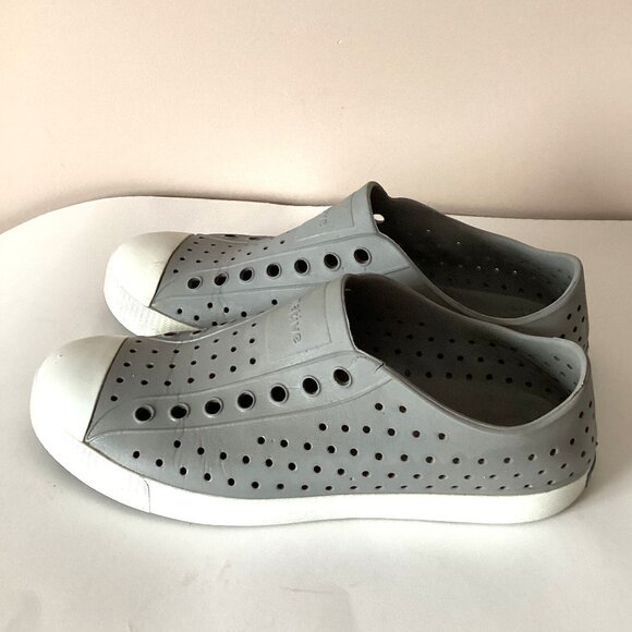 Native Crocs Men's Gray Size M10 'Keep it Light" Water Shoes Slip on Sneakers - Picture 3 of 9